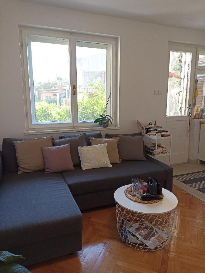 70 M From The Apartment *