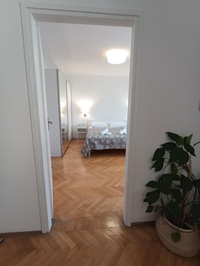 70 M From The Apartment Podgora