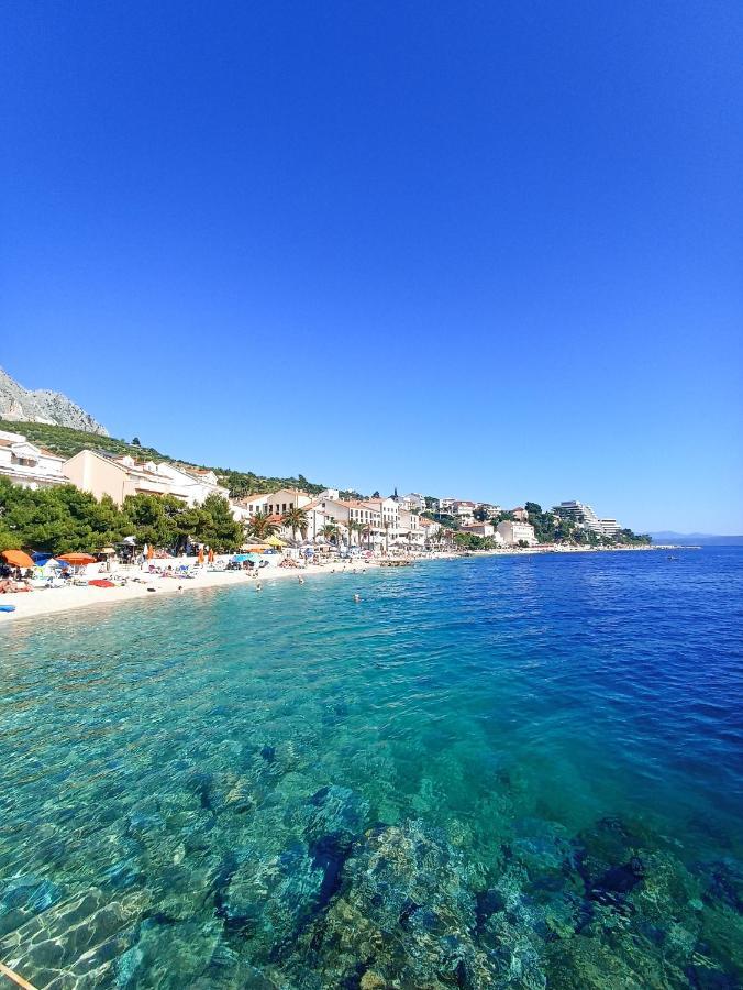 70 M From The * Podgora